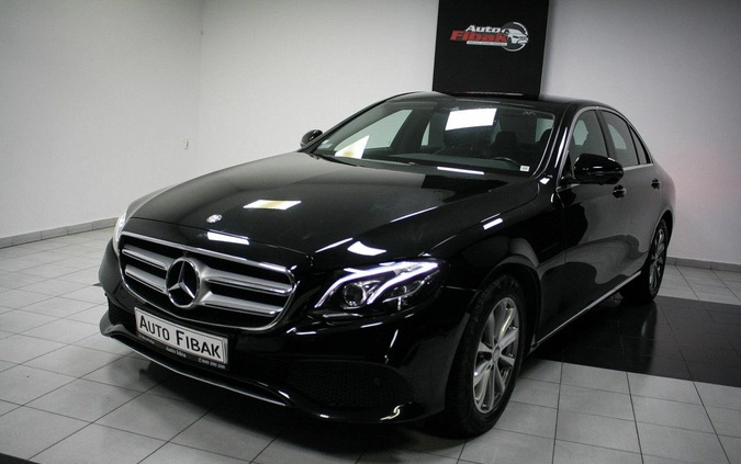 Mercedes-Benz Klasa E cena 123900 przebieg: 108000, rok produkcji 2017 z Kraśnik małe 211